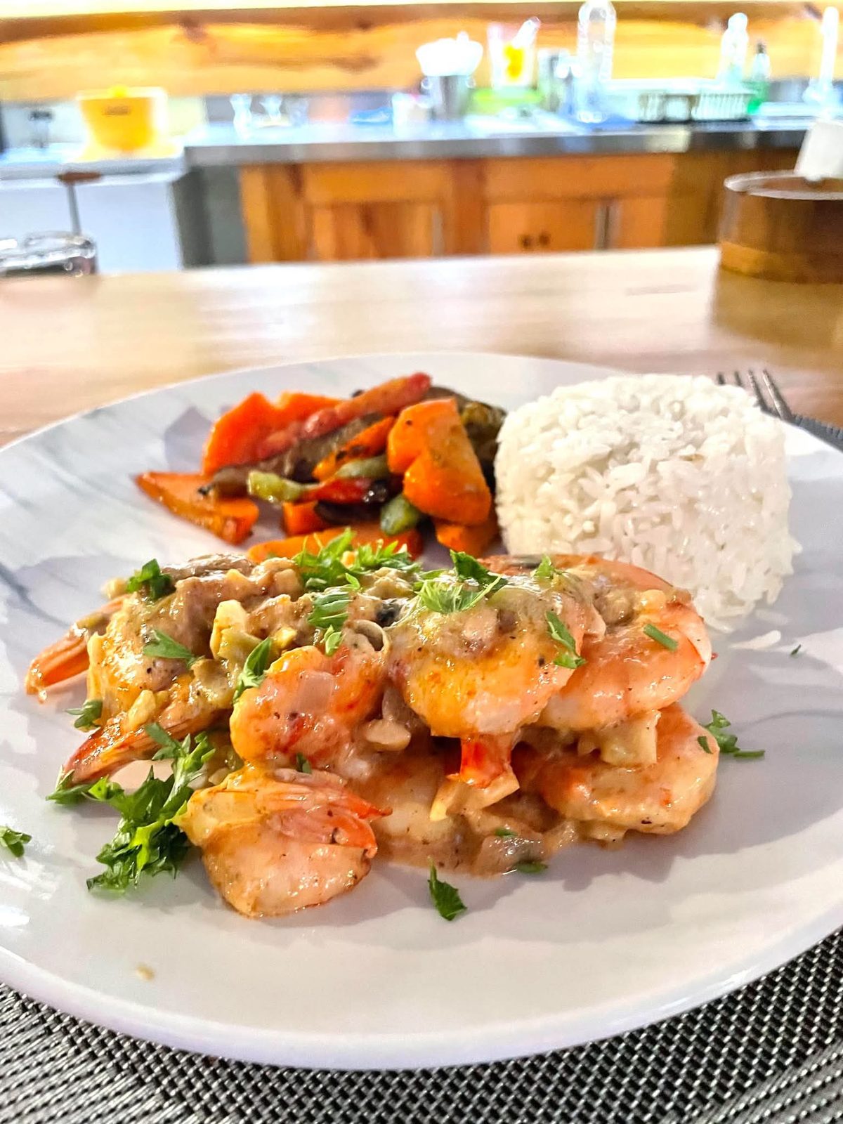 Garlic shrimp with rice and vegetables